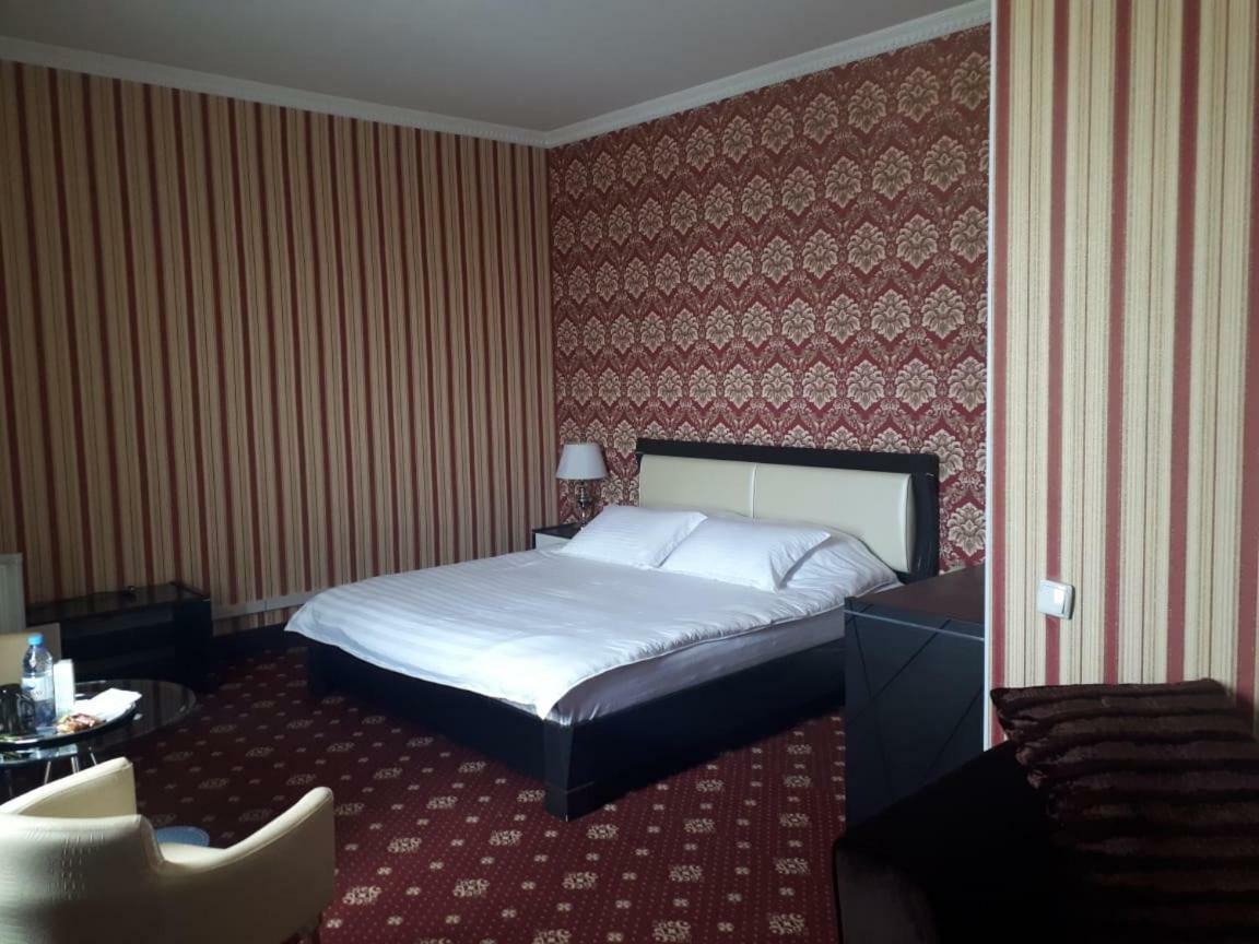 Seoul Hotel Shymkent Esterno foto